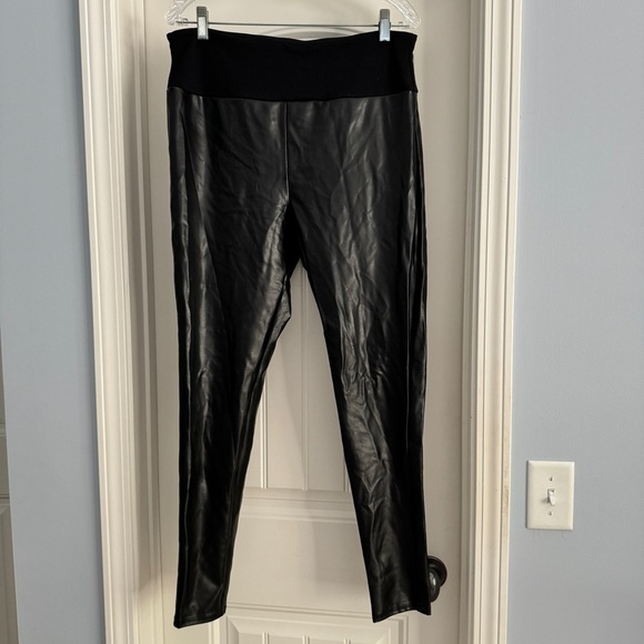 Spanx Assets 1X Black All Over Faux Leather Leggings ~ Slimming Shiny - Picture 2 of 9